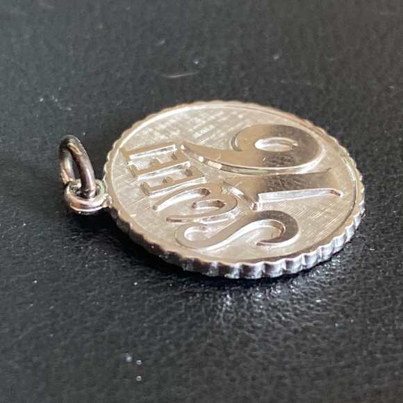 Sweet 16 Pendant - Picture 2 of 3